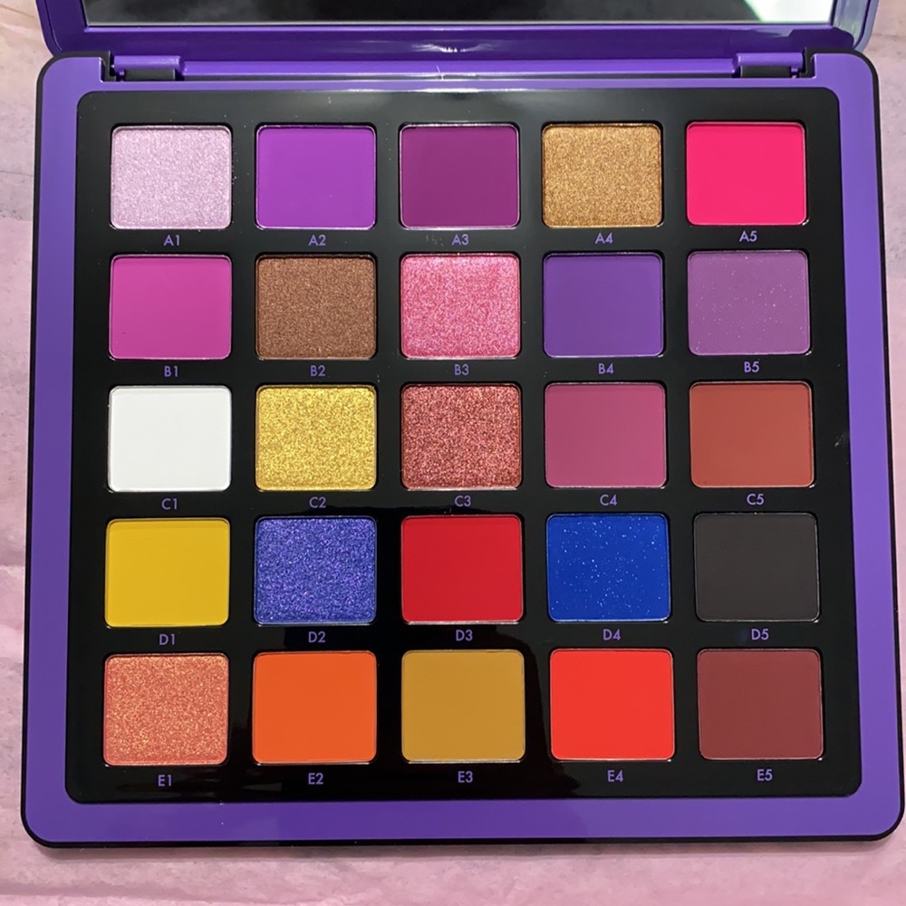 Norvina Pro Pigment Palette - 25 Shades!